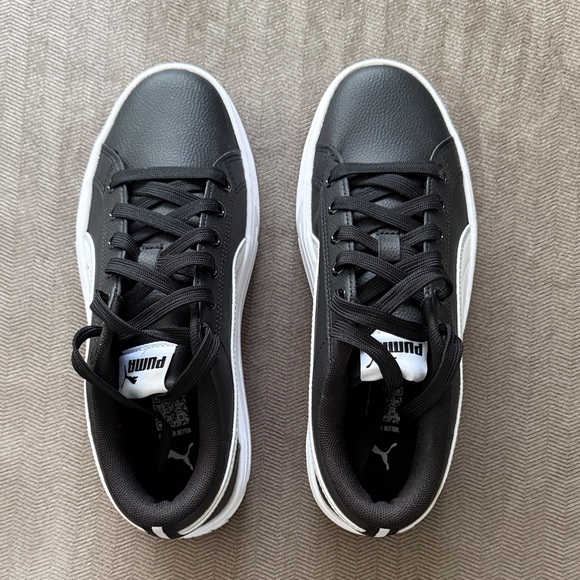 Puma Black and White Women’s Platform Sneakers - NEW!! - Picture 2 of 4